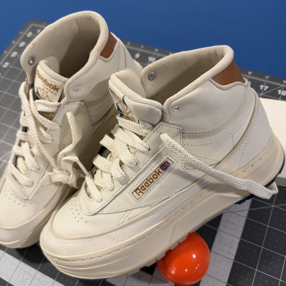 Reebok Classics Club C Geo Mid Shoes Women's 8  White Sneakers 05/2023